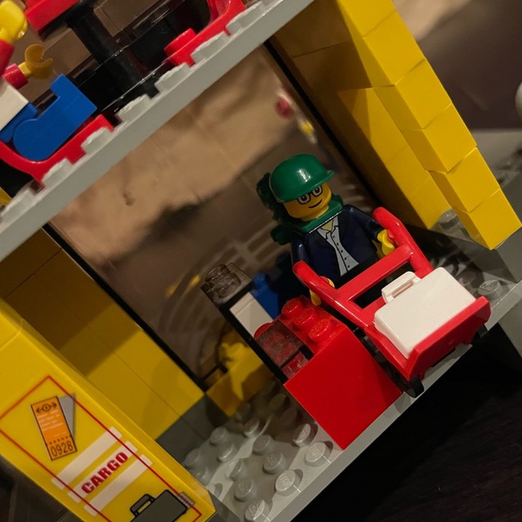 Lego City Grand Central Station (4513) - Picture 7 of 10